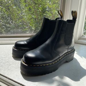 Doc Martens 2976 Chelsea Quad, Women’s Size 7